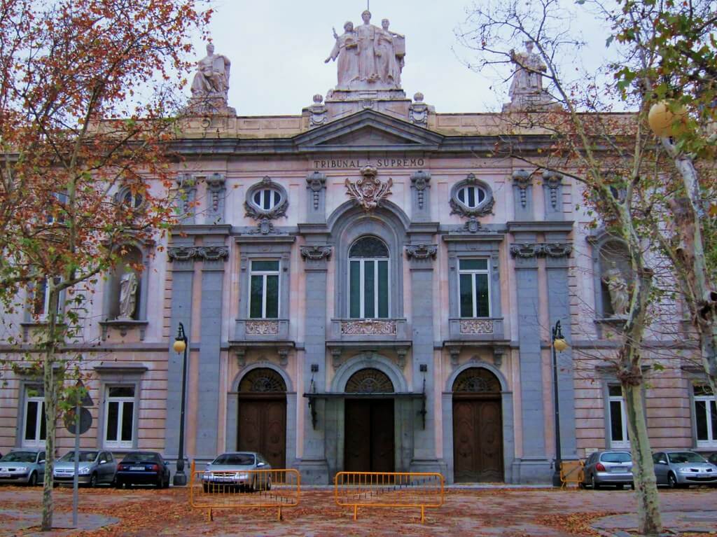Derecho y tribunales: un análisis de los juicios en España Derecho y tribunales: un análisis de los juicios en España
